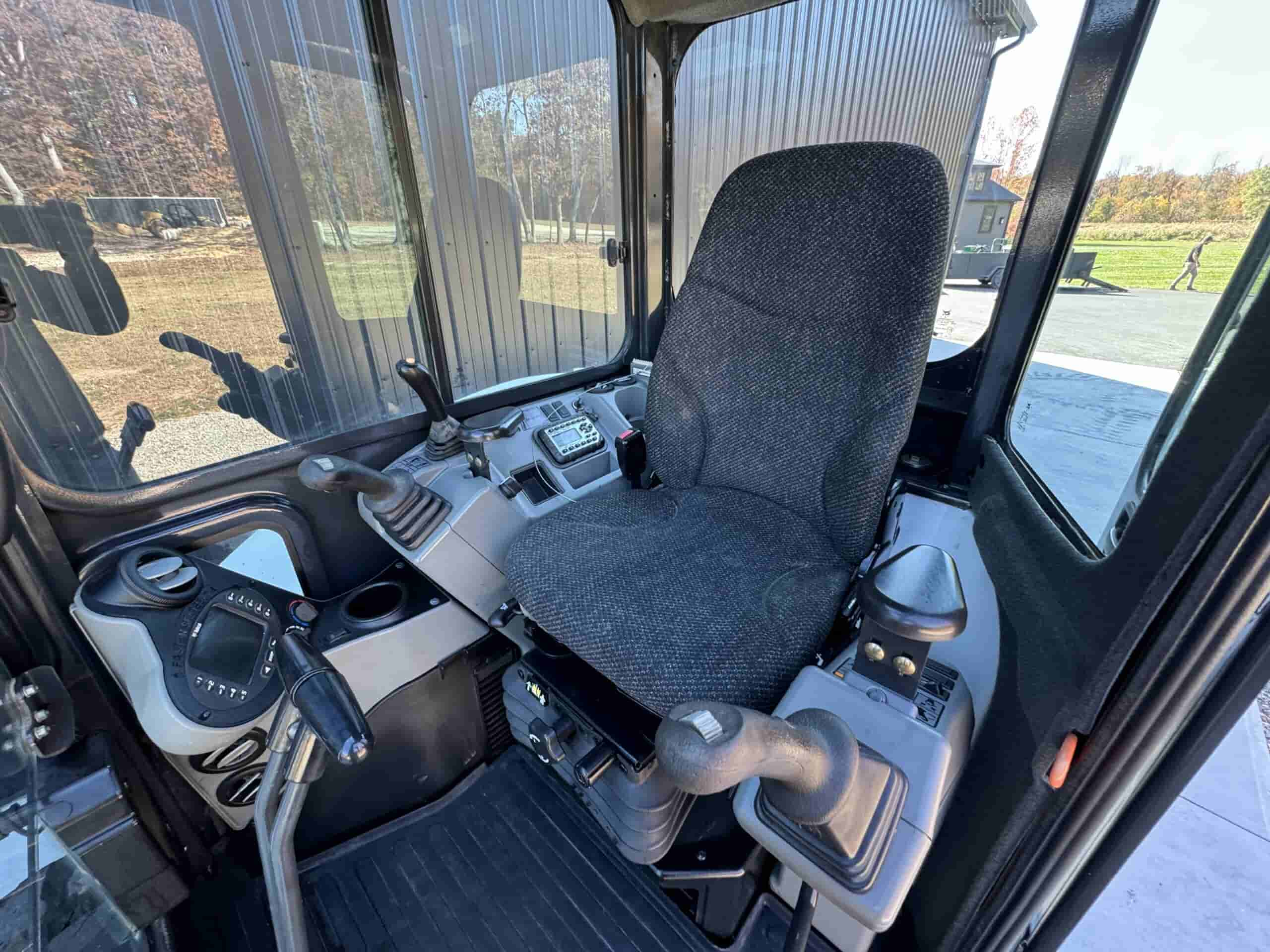 2016 BOBCAT E50
